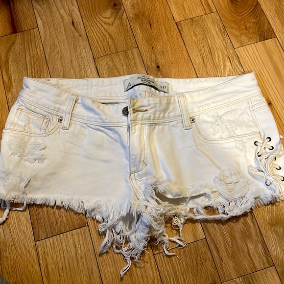 Abercrombie & Fitch white shorts - Picture 1 of 3
